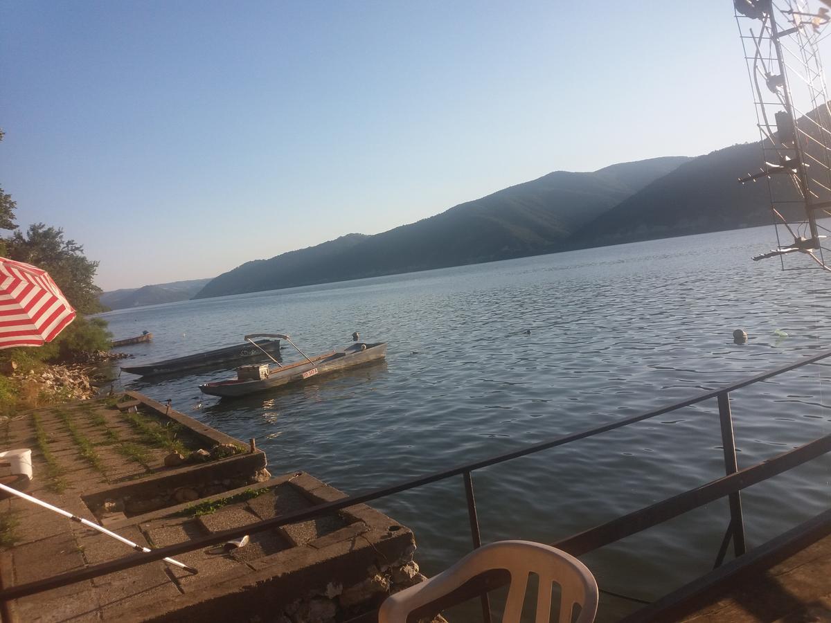 Chalet Ljubicine Kolibe Golubinje エクステリア 写真